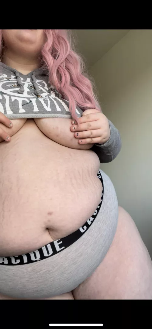 Help!! This crop top won’t fit me anymore 🍟✨