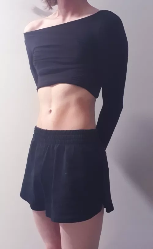 Here, a crop top post, cause you're epic 😎