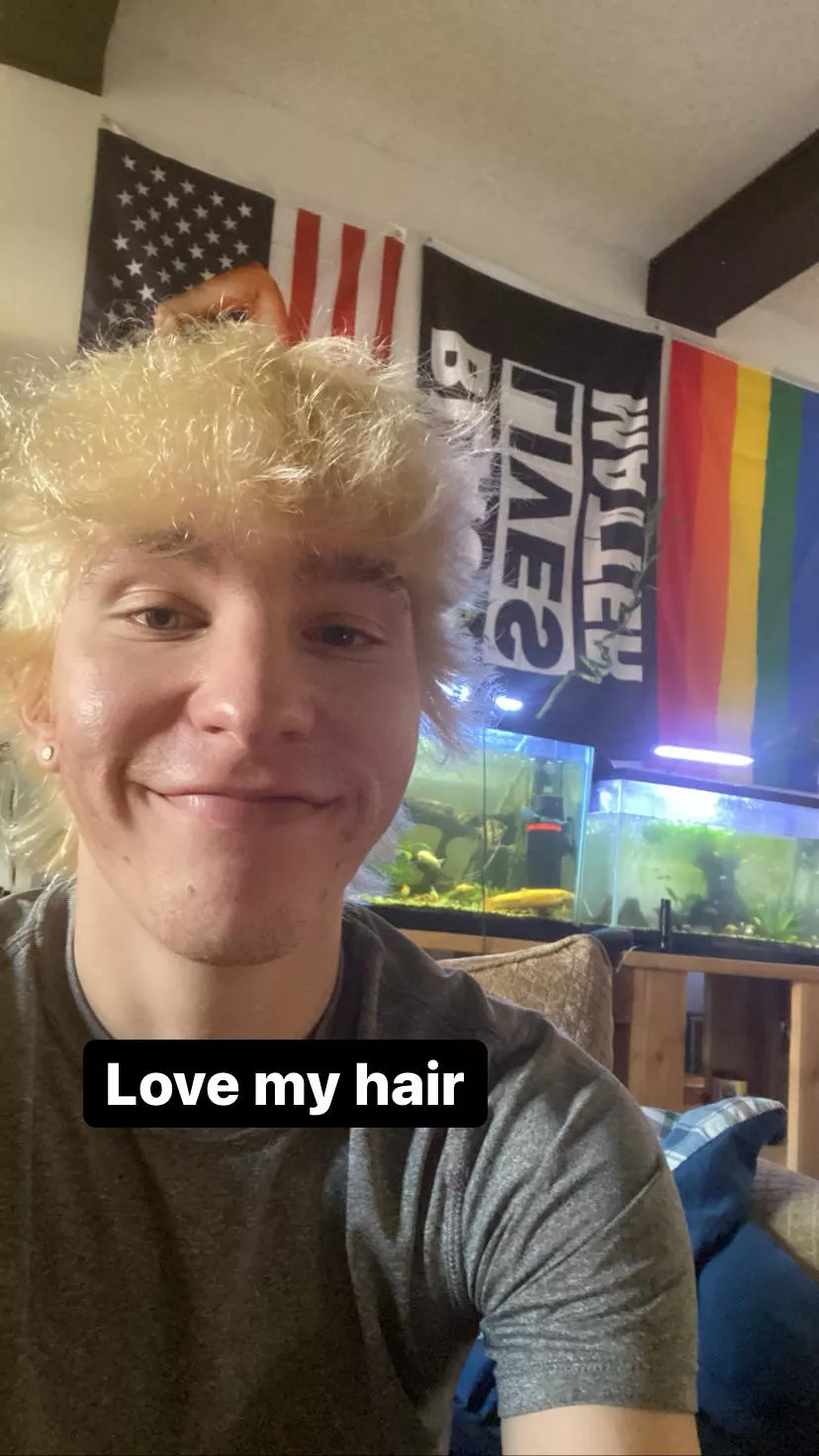 Hey chat with me at work just looking for some friends ❤️