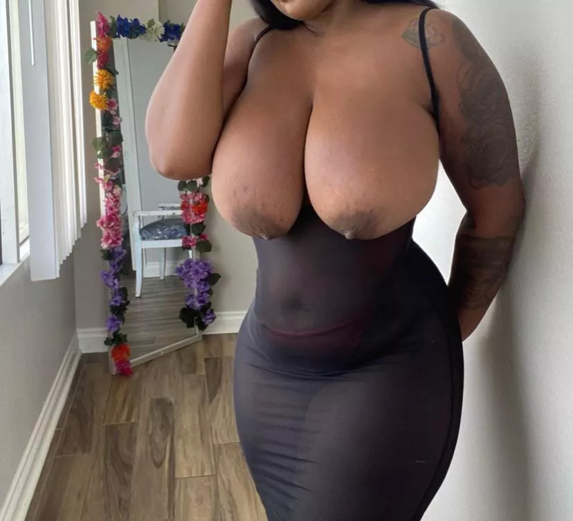 Hey daddies hmu 😉