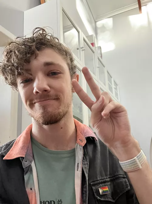 hey everybody!! long time, no see. hope you guys are doing well and enjoy pride month so far! life’s been rough lately, but i’m starting to feel more like myself again ☺️