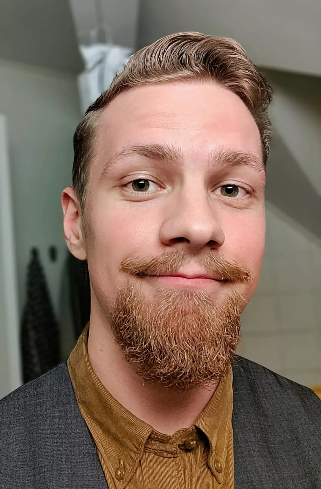 Hey fellas👋 Going to put myself (back) on the market, but need a good picture. How's this one?