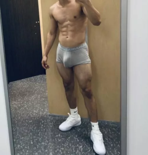 Hey fkn pig, get on your knees and choke on my huge 9” monster cock😈🐷🤑