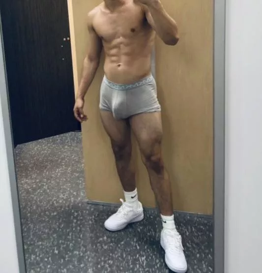 Hey fkn pig, get on your knees and choke on my huge 9” monster cock😈🐷🤑