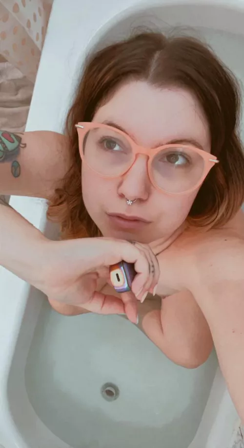 Hey Iโm Francesca ๐ Iโm available for sexting, customs and lives all day ๐ Cum play with me โค๏ธ link in the comments ๐