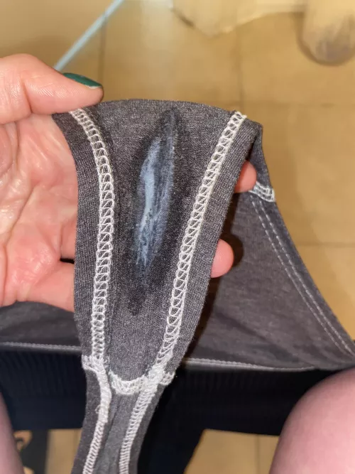 Heyy it’s my ovulation week and I have a couple days available for wears left. You should snag yours quick! 💁🏻‍♀️ 🏃🏻‍♂️💨 [selling]