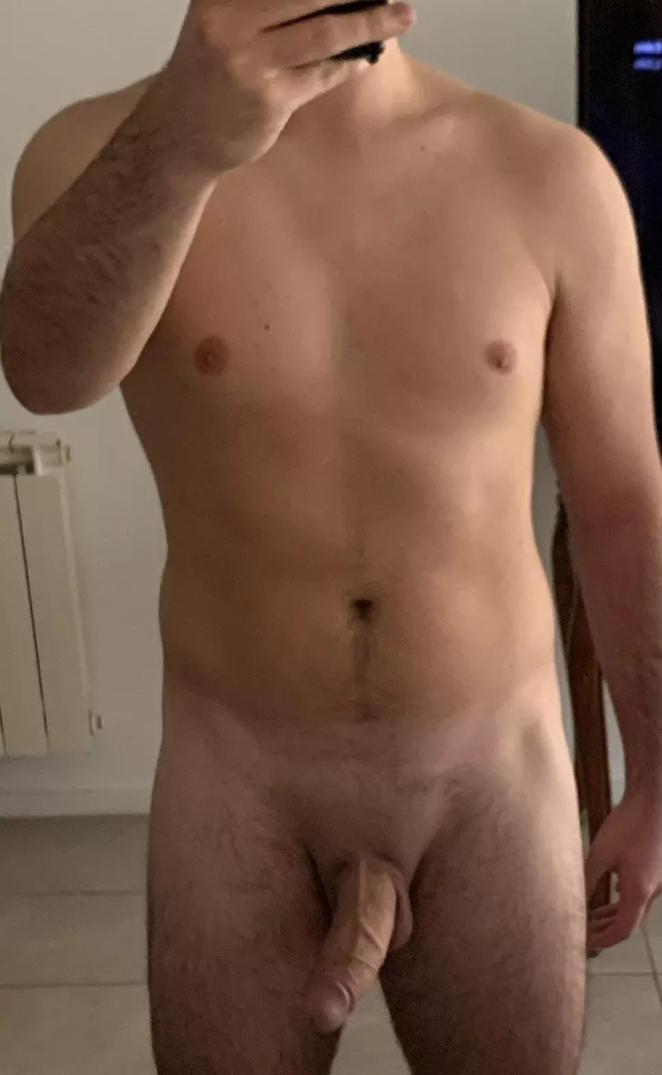 Hi im 23. Check out my free trial on OF. The link is in my profile😏😘. I can do whatever you want babe