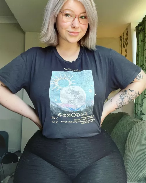 Hi I’m scarlet :) you’d be shocked how massive my tits are under this….