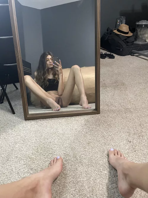 Hie big of a nut will you bust if I let you cum on my feet?π§π