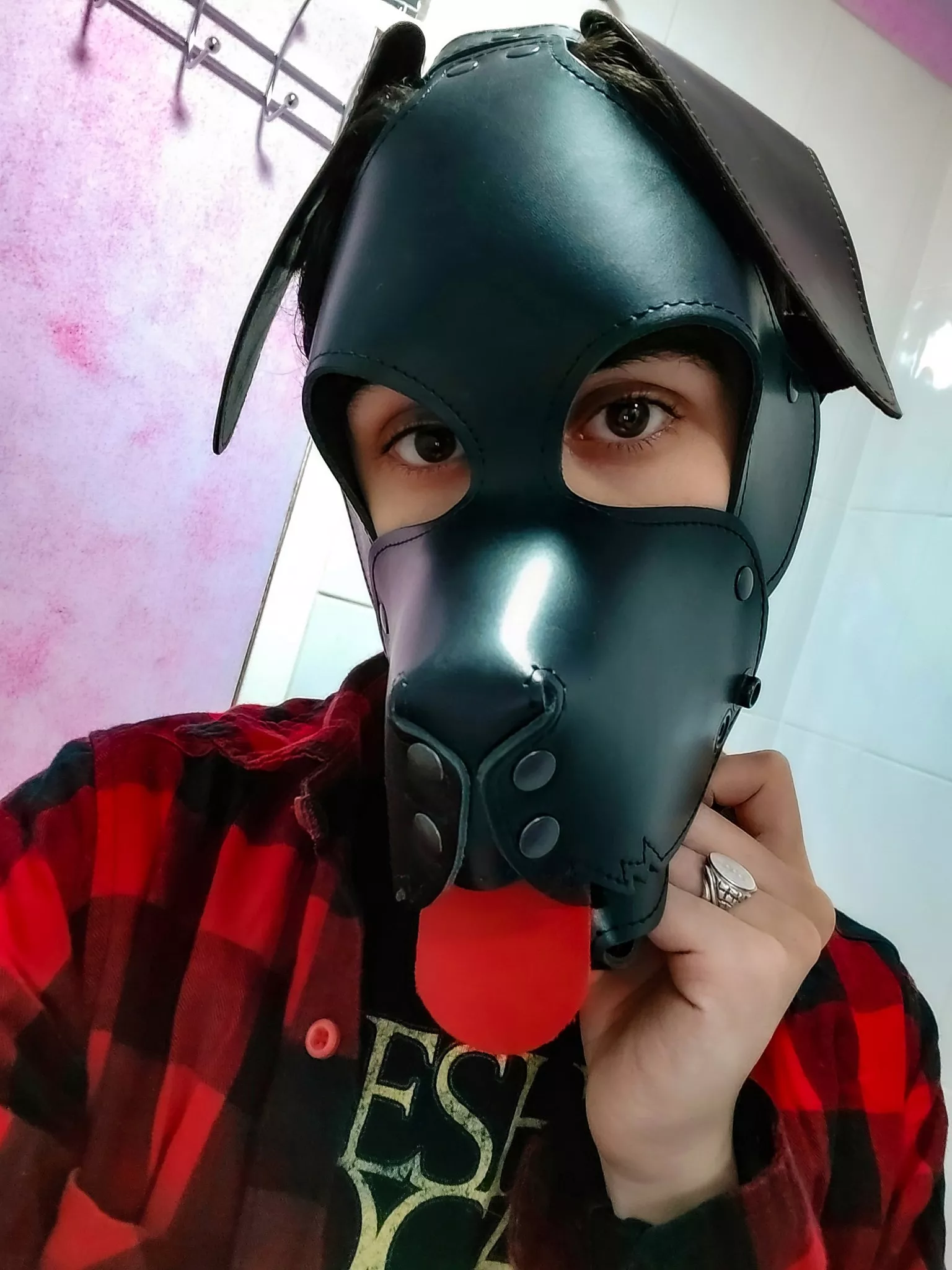 hii, I'm looking to see if I can change up my hood a bit any accessories to make it cuter? 😶🐶