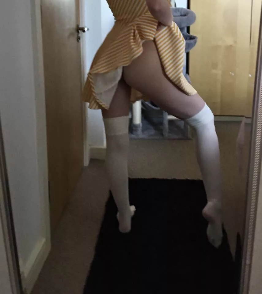 Hi😇I’m 18 and female new to onlyfans to😇 subscribe now it’s free😇 I’m still a virgin tho so nothing hardcore pls 😇 link in the comments😇