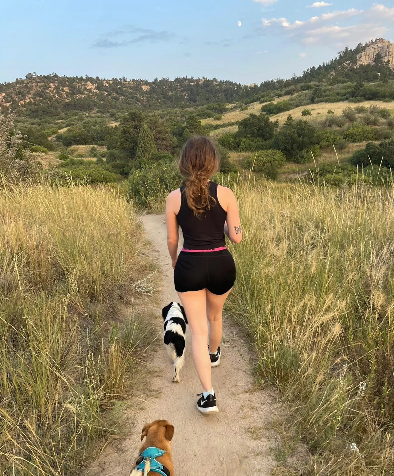 Hiking does the body good ! 💚