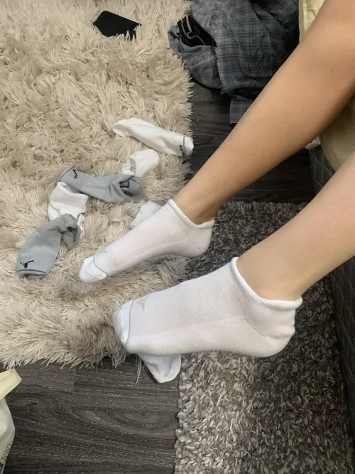 Holy check out all the socks on the floor ๐๐จ๐ฆ๐