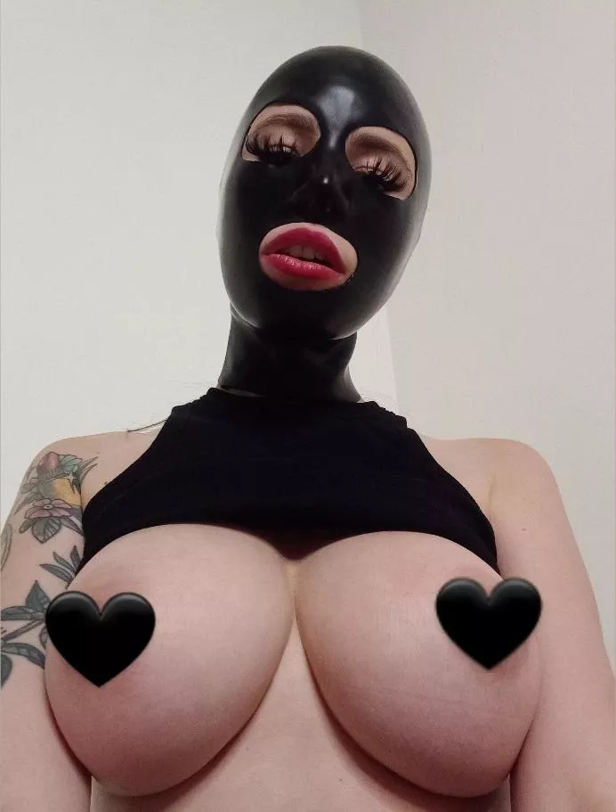 Hoods & Boobs [F]
