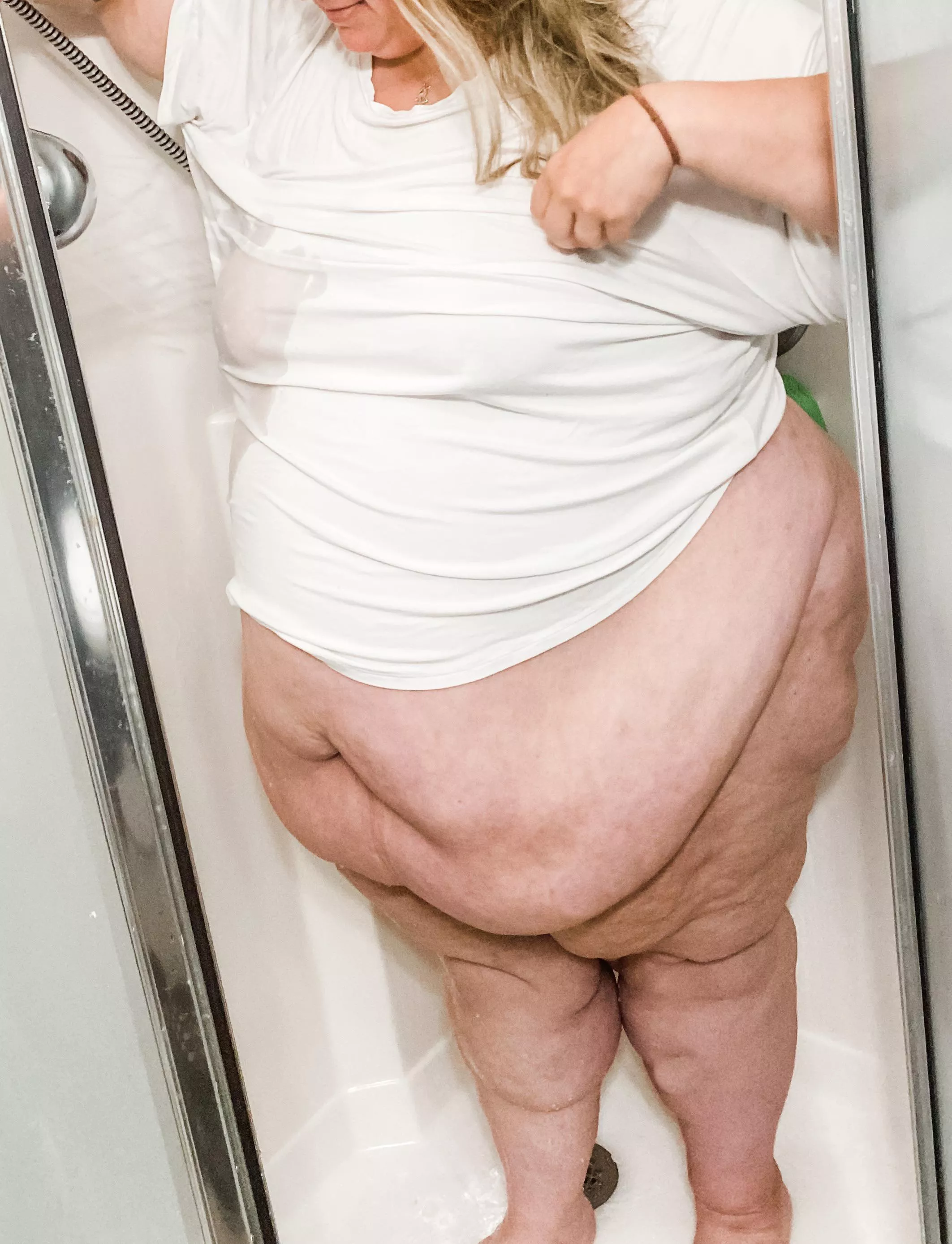 Hope everyone is having a hot and steamy weekend 🔥🚿