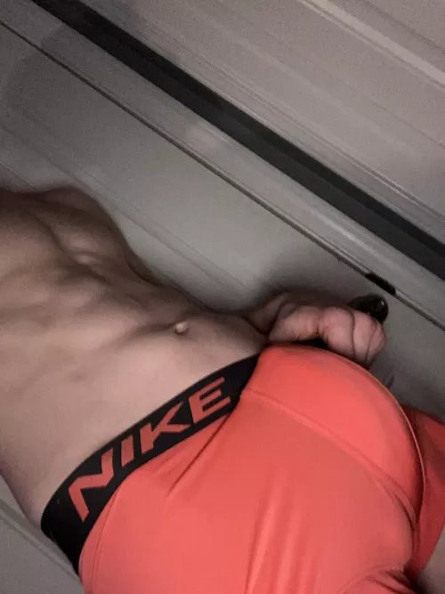 Hope this ain’t arrogant but I find myself attractive HMU preferably women 20