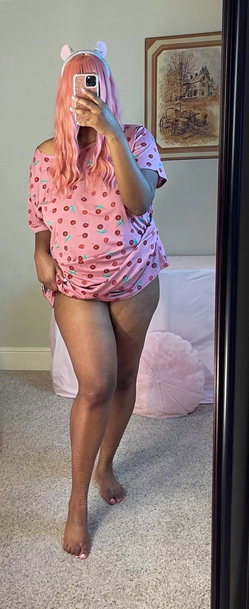 Hope ya like long-legged BBWs! [18, 6'1]