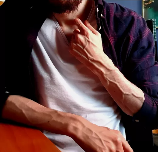 Hope you like my forearms.