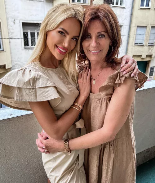 Hot Doctor & Her Mom