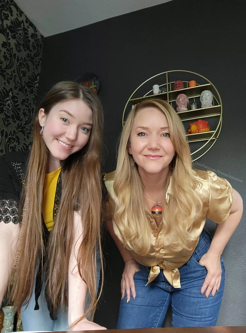 Hot Moms have hot daughters ❤️ [F20] [F48]