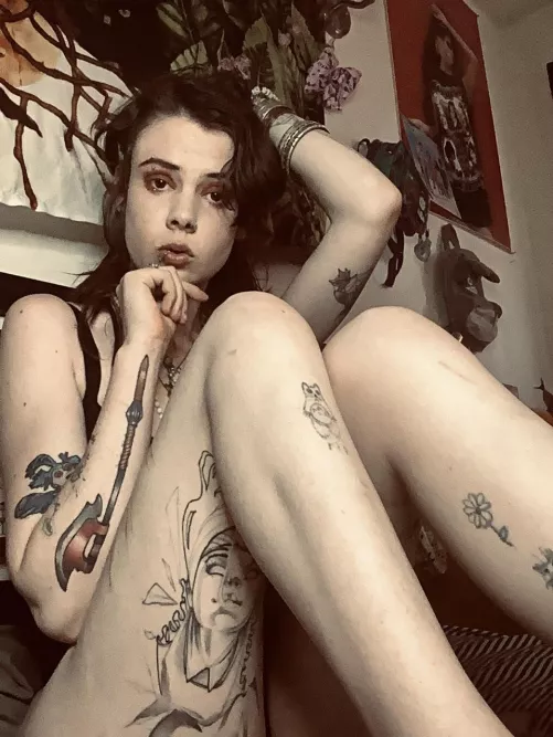 Hot, Rich, mean and way out of your league 💅 [domme]