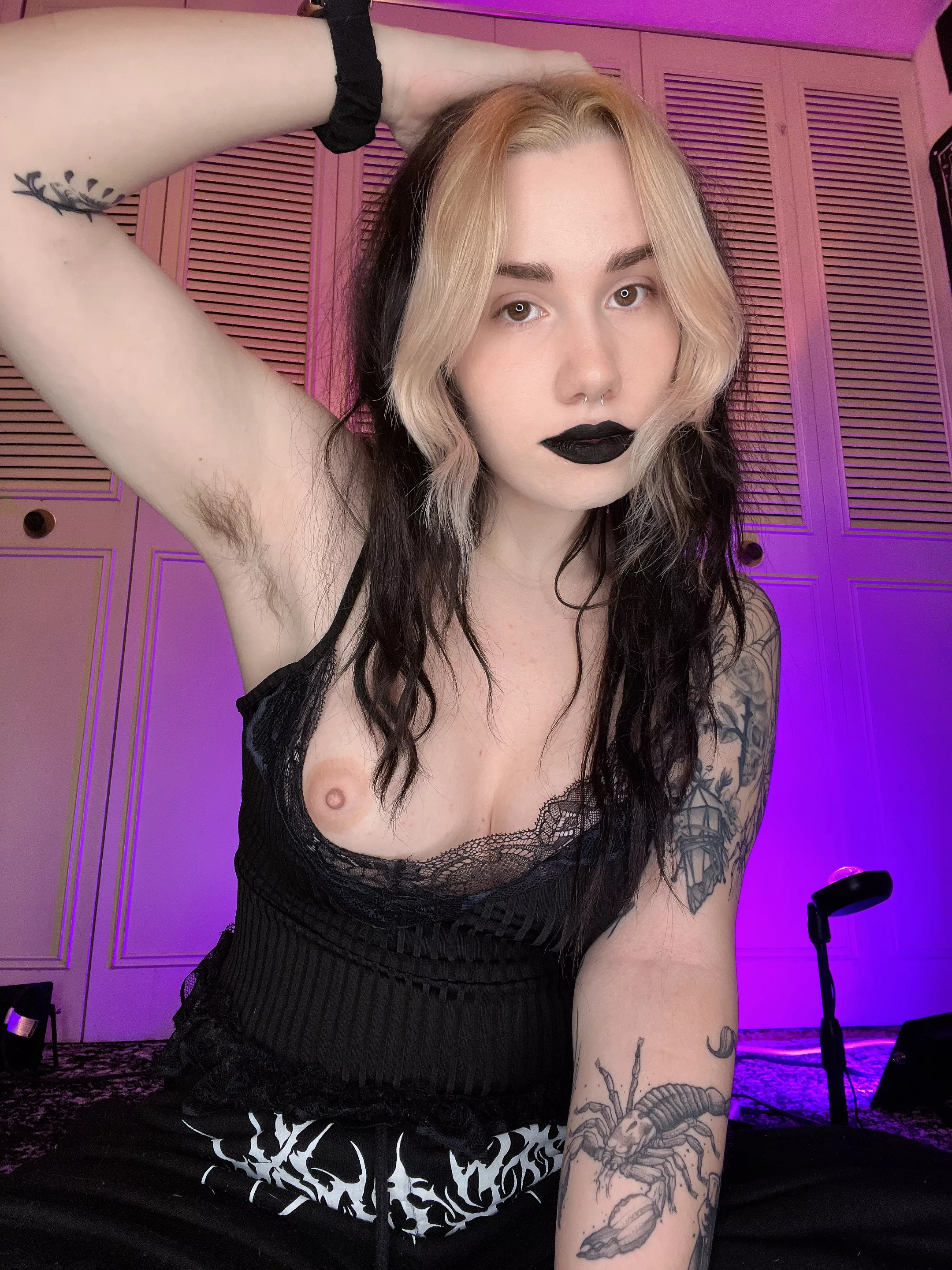 How can anyone say Hairyarmpits aren’t hot??