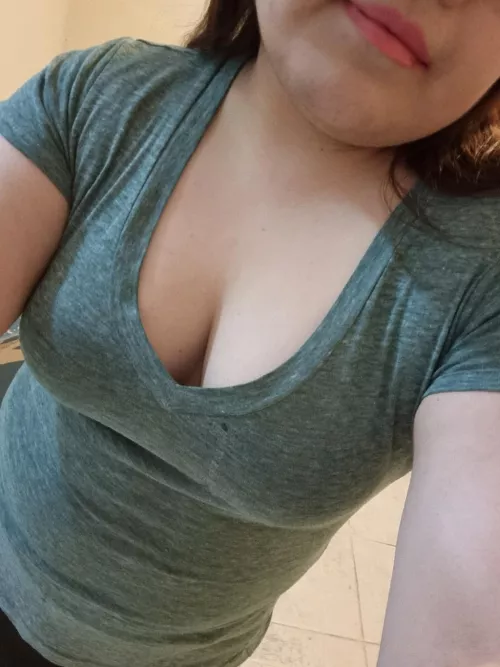 How does my cleavage look from here? 😜