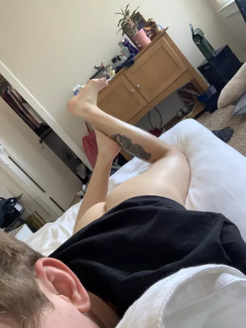 How I play switch in bed ☺️