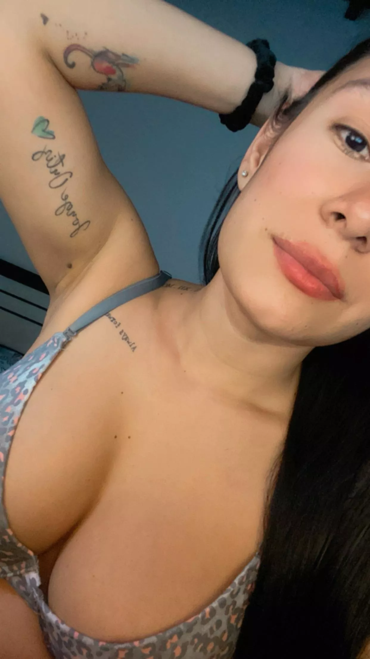 https://chaturbate.com/avrillopez/