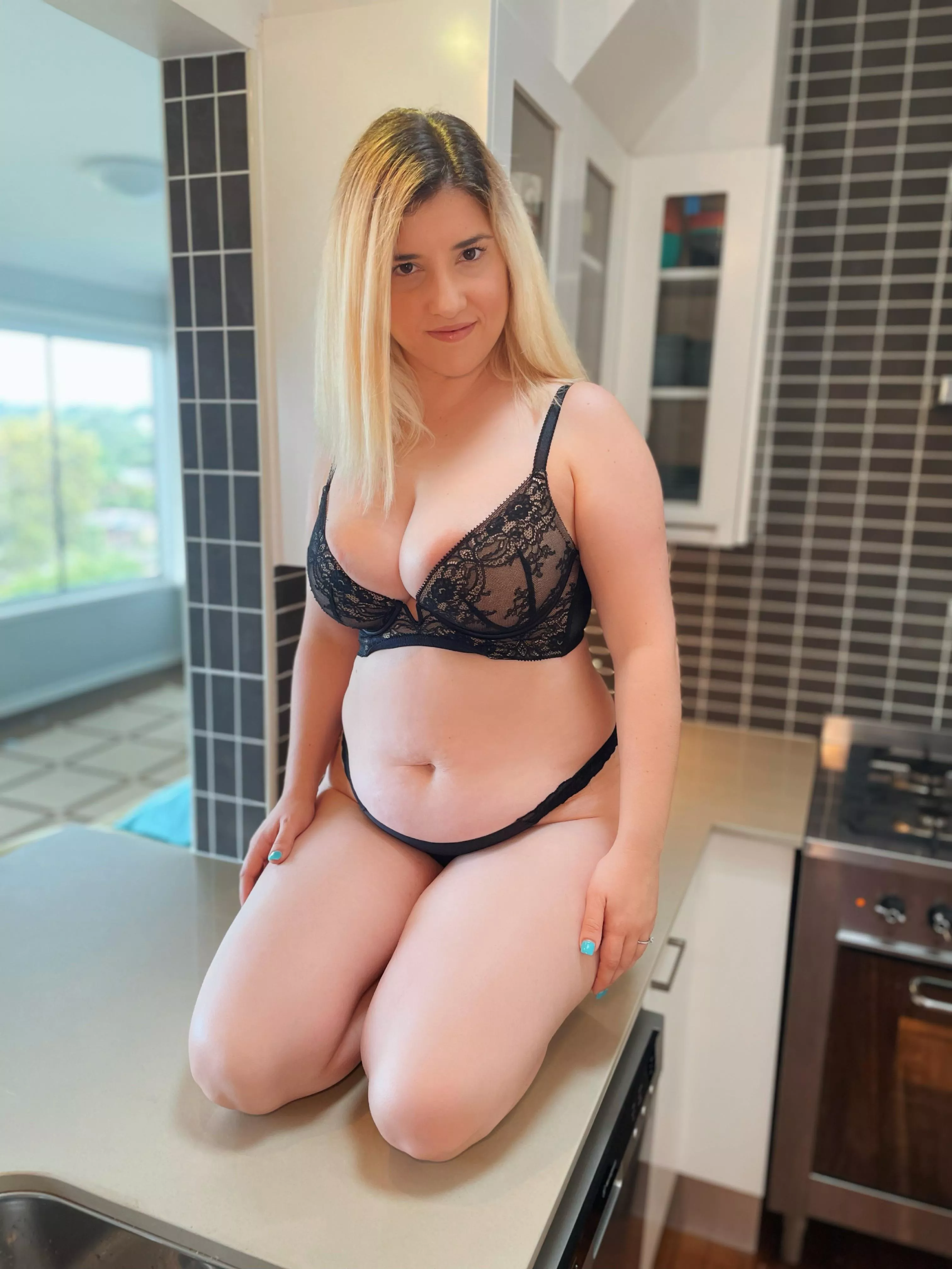 Hubby tells me my mummy tummy is hot.. but I'm not so sure 😕