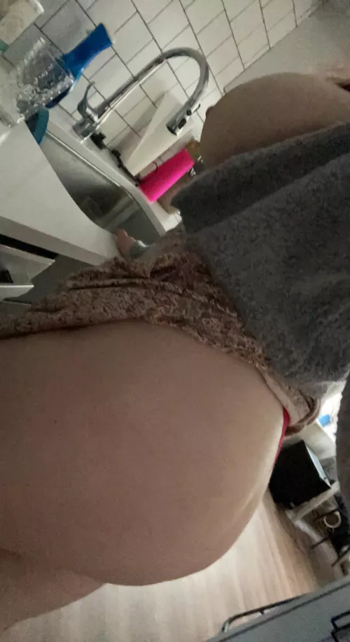 Huge boobs and a big ass too 😉