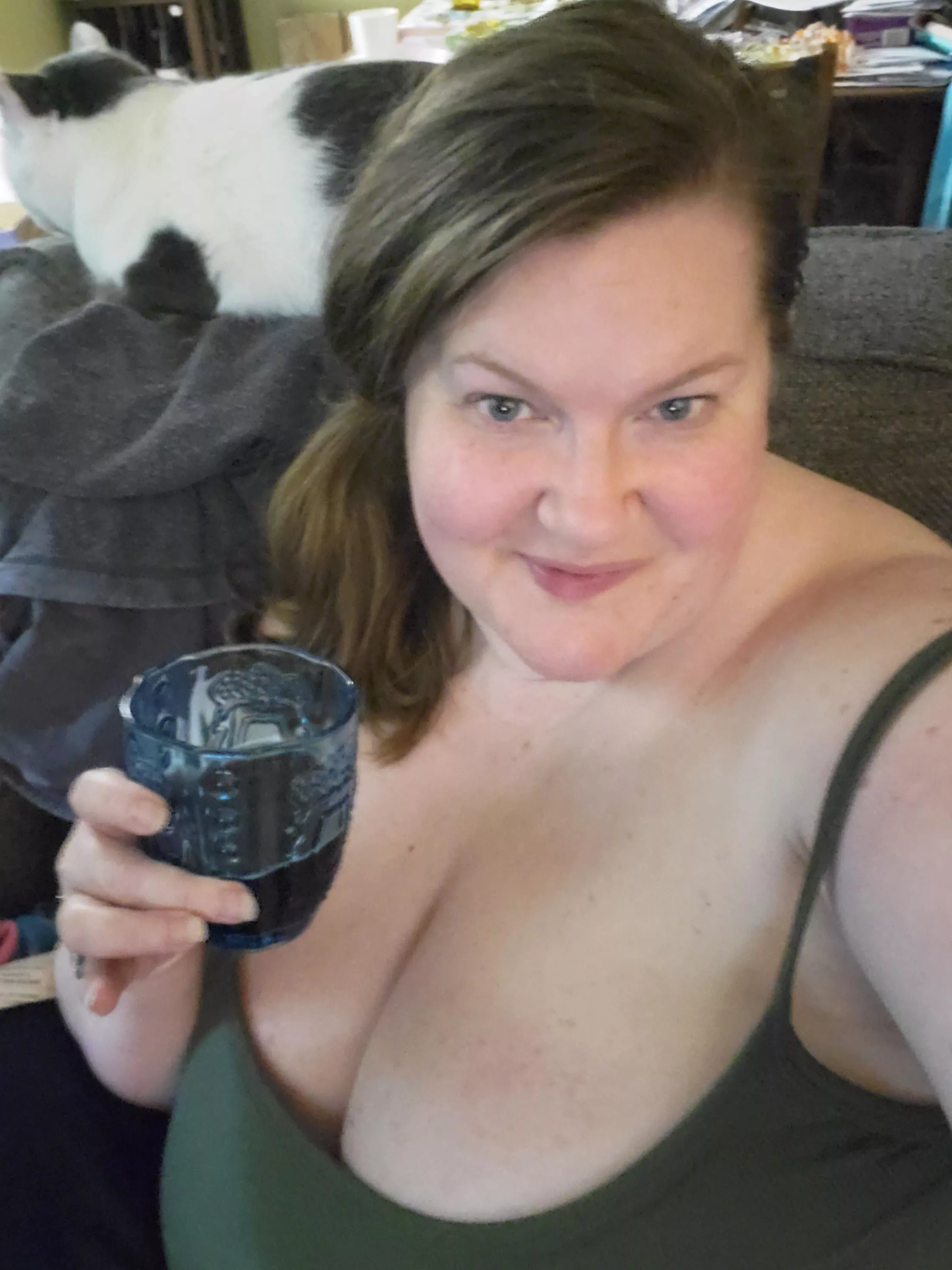 Hump day drink 🍸 😘💋 [F49]