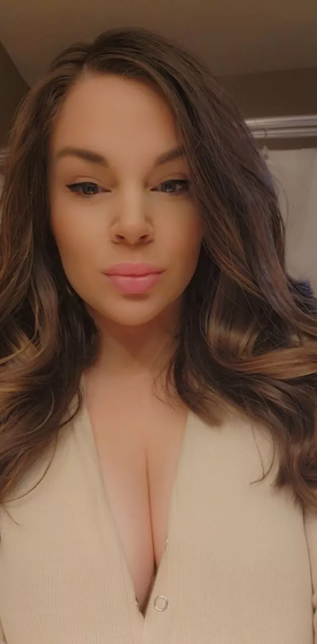 Husband is out of town tonight. Who wants to keep me company?