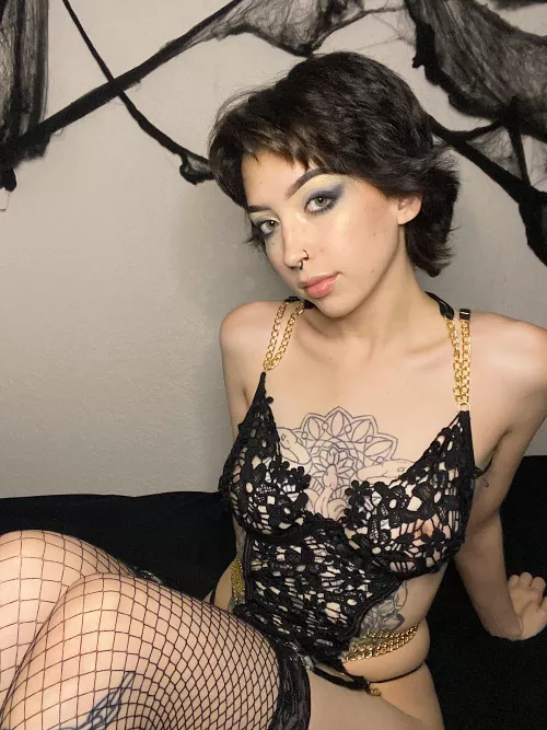 i always lose my fishnets before i get a chance to wear them 😩 not this time