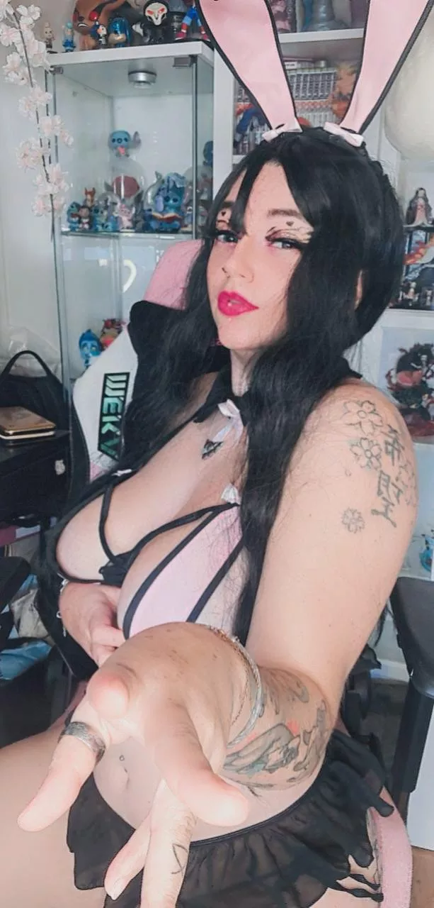 I am looking to etrss adopt ♡