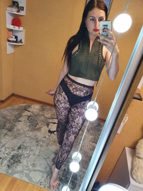 I am showing you my black panties 💋