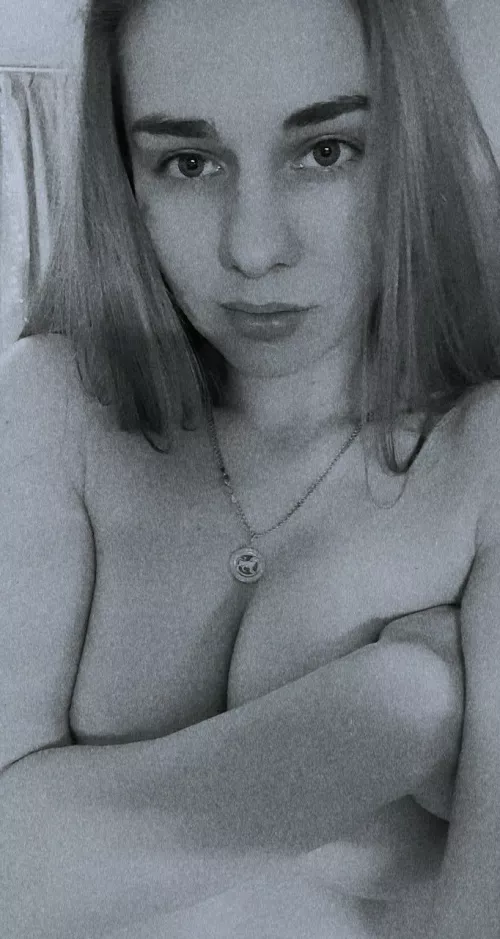 I can't wait to see your penis, I crave your naked body! 🍌😋I will suck everything in you, your cum!💋💦 Do you want to fuck me?💥My OF link below