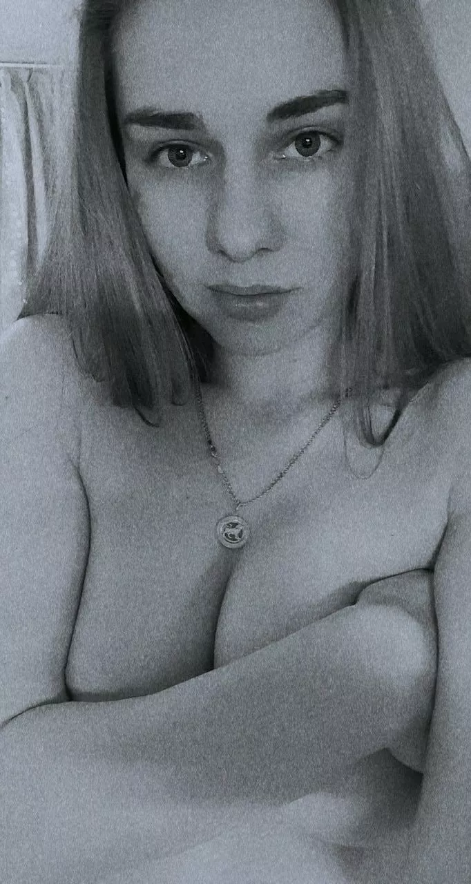 I can't wait to see your penis, I crave your naked body! 🍌😋I will suck everything in you, your cum!💋💦 Do you want to fuck me?💥My OF link below