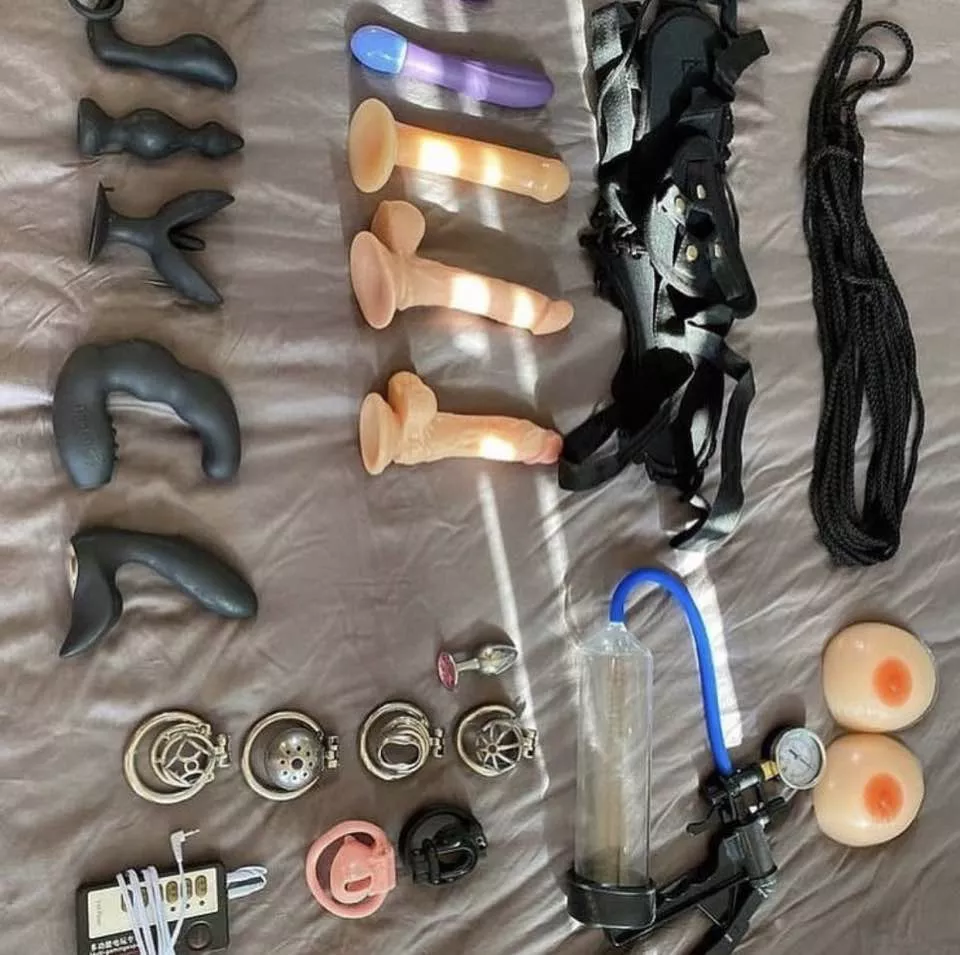 I can’t wait to use all these toys on you , hit me up if you’re submissive to be dominated and explored . Kiik : mistresswhitneyA