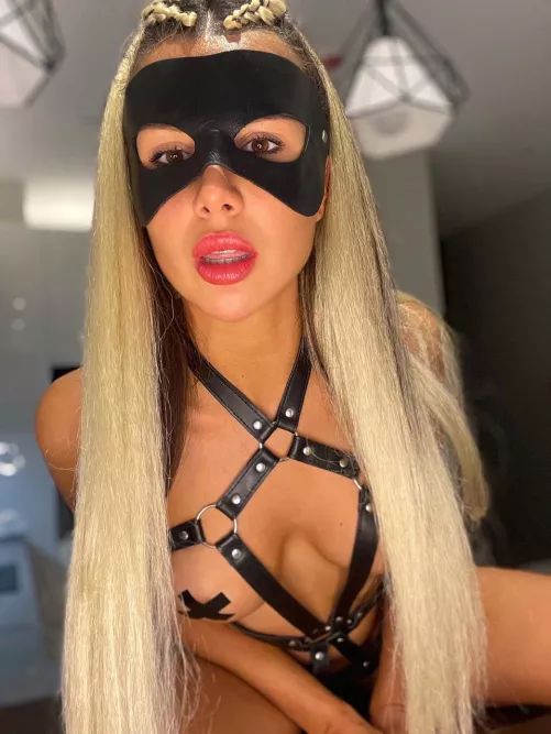 I don’t have a bf to send nudes to, so I’ll just post them for you guys | Dropped link in comments and in my profile