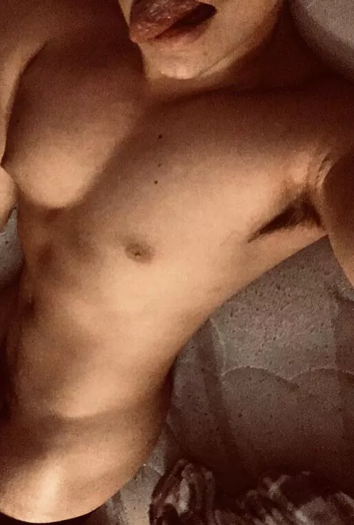 I don’t see a lot of muscular bottoms so here lol