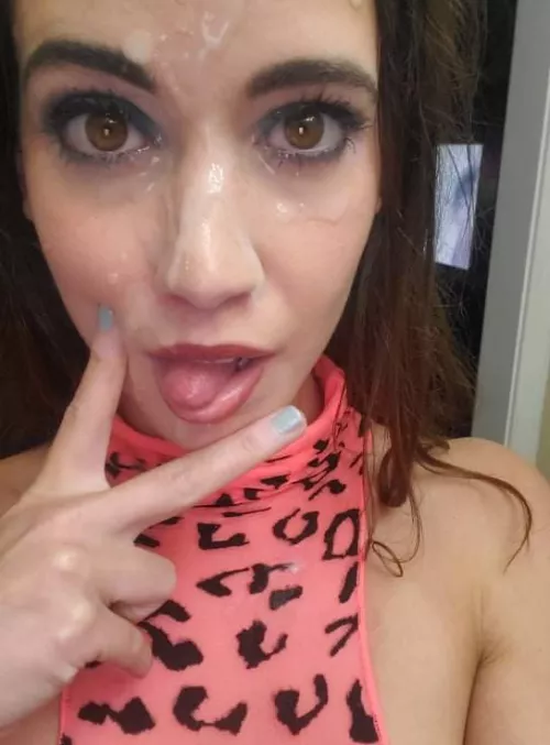 I feel prettiest with cum on my face;)