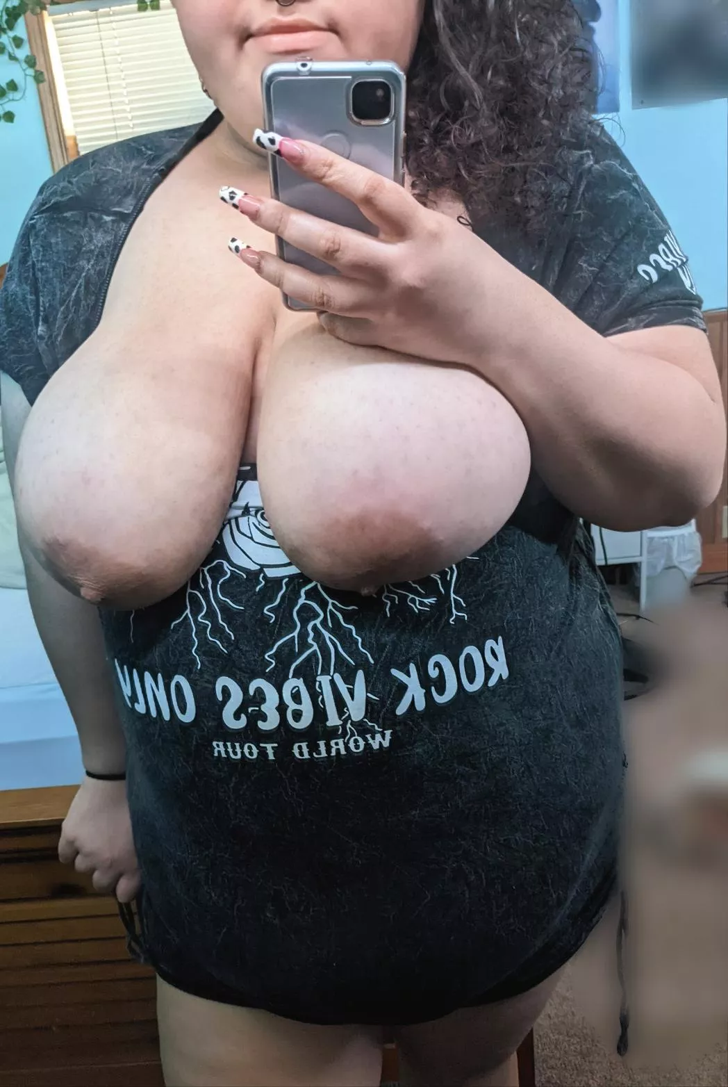 I feel pretty and sexy today 🥰 I hope everyone is having a lovely day 💖