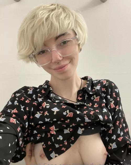 I feel really good in this pic especially with how my hairs looking💙