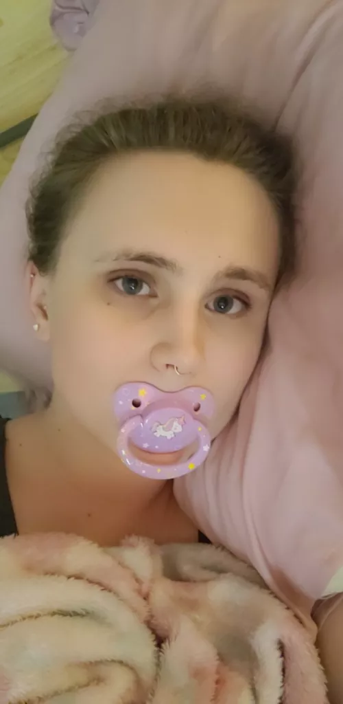 I gots a new paci!