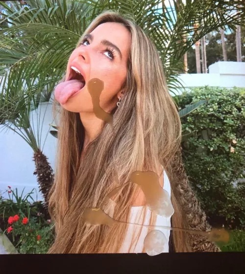 I have a gf but like cumming to other girls, hmu to get splattered girls 🍆💦