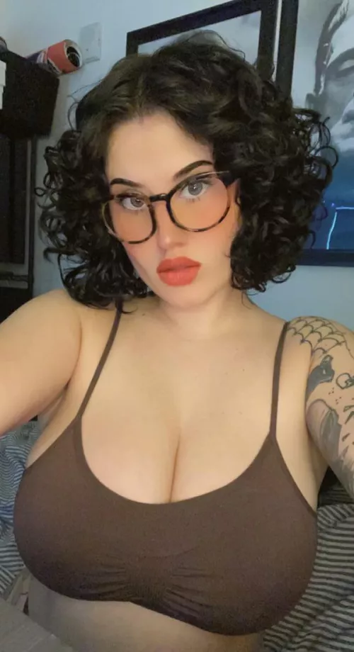 I have no front yard but you can still cum for my milkshakes [F]