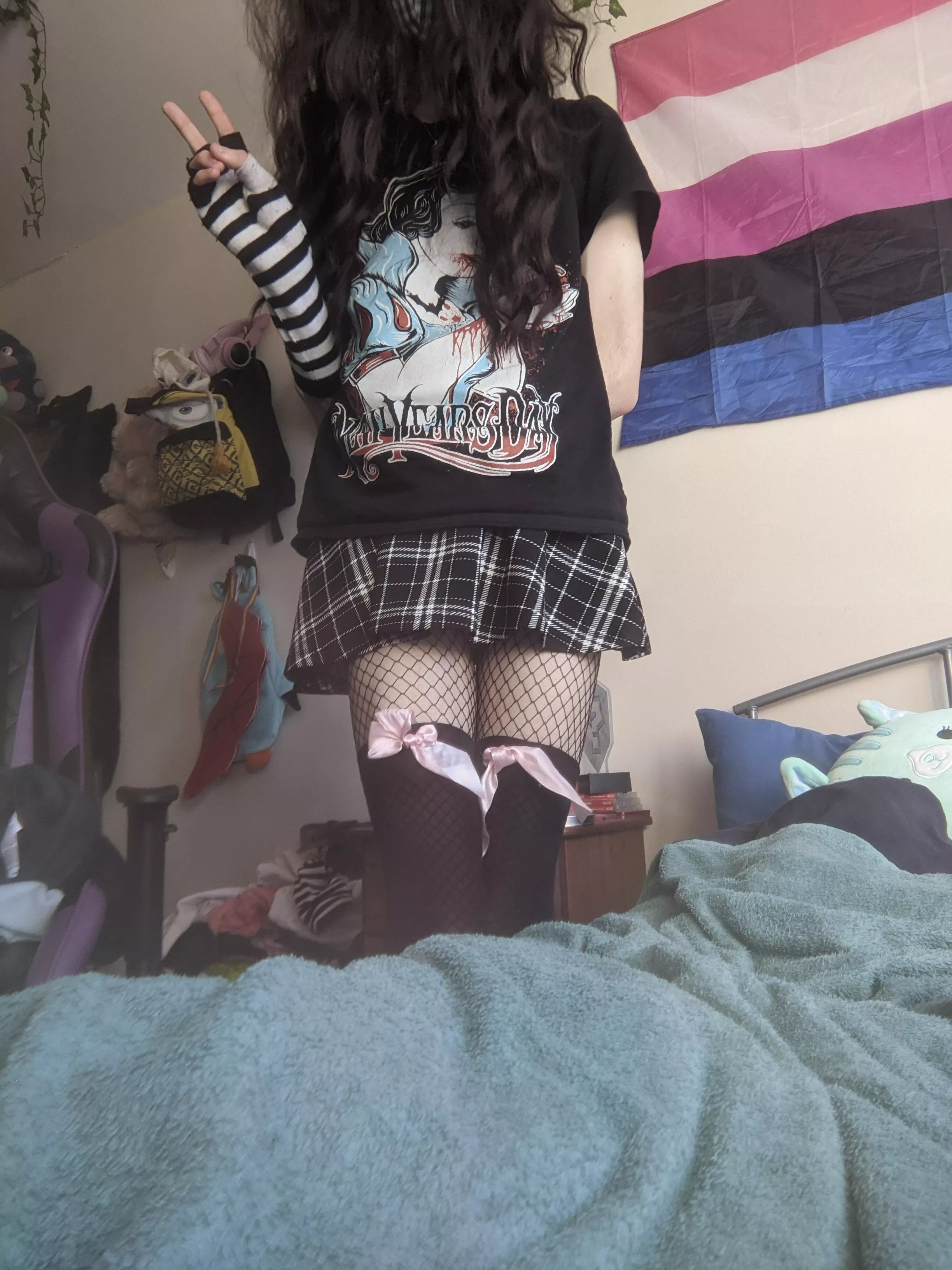 I haven't posted in a while!! do you like my outfit?