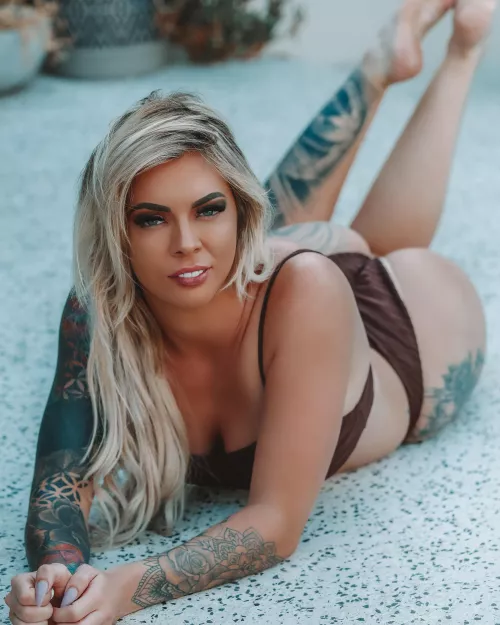I hope tattooed blonde Aussies are your type 🤭