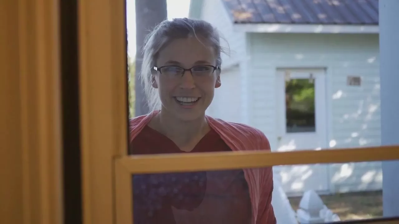 I hope we see the nerdy neighbor character again someday... I hope we see the nerdy neighbor character again someday...